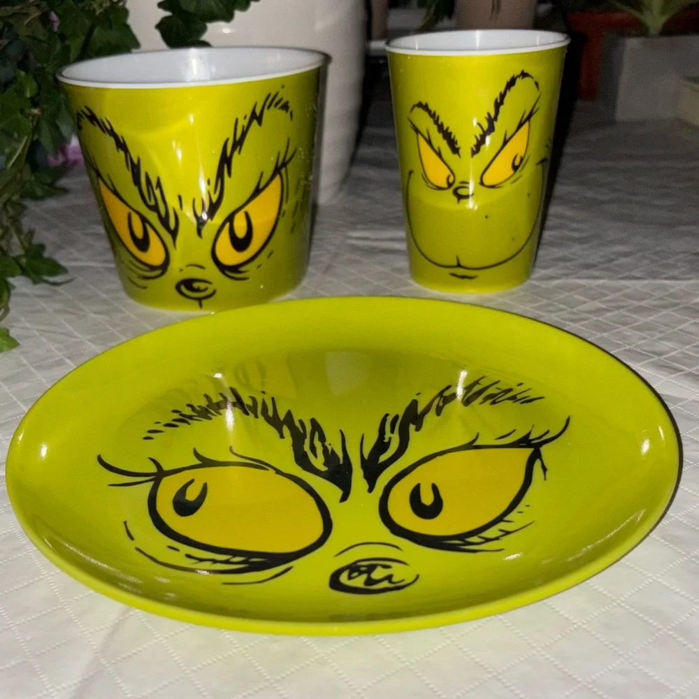 Grinch Tableware Set. - Picture 11 of 12